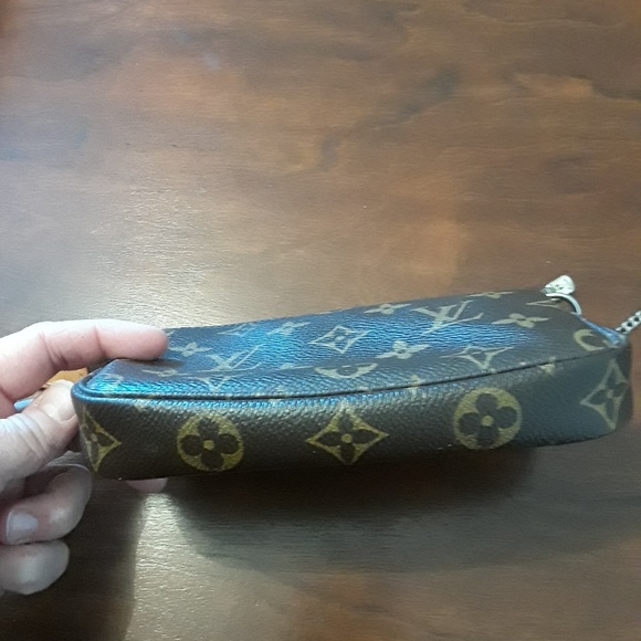***SOLD***Authentic Louis Vuitton pouch - Picture 3 of 6